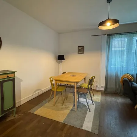 Cozy Flat Near Downtown Caen